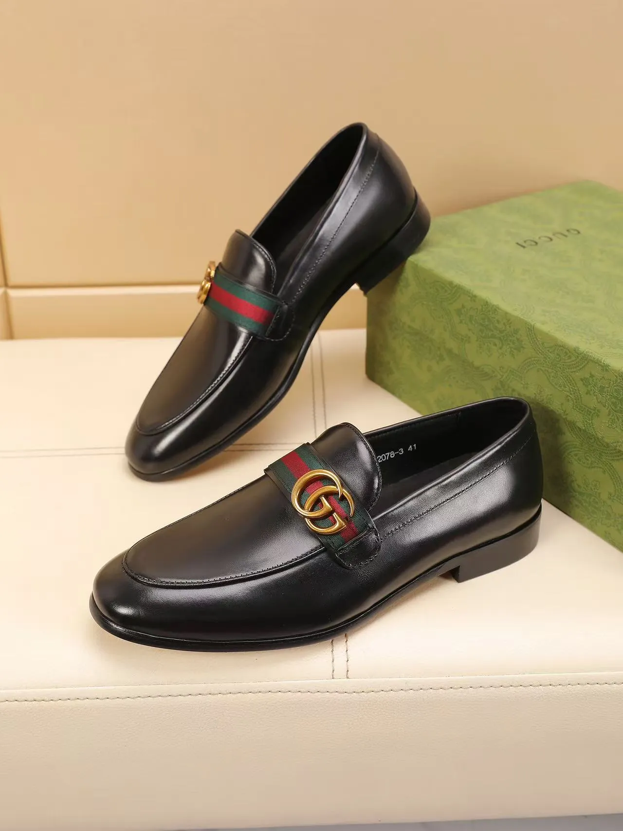 Men's men's shoes 💰440 🆘【GUCCI】Gucci ·🐂里· Hot-selling beanie shoes, top brand luxury, top quality, latest fashion beanie shoes.. The upper is made of original high mercerized smooth cow suede. (Full top-layer water-dyed 🐂 leather and lining). The original stylish and stylish soft rubber wear-resistant and non-slip outsole is light and comfortable on the foot, available in 2 colors! Matching code: 39-45 (38.46. Customized)